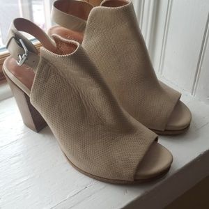 Gentle souls kenneth cole open toe leather heels